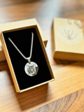 Personalised cat pendent in a box with neckless. Material - Stainless-steel.
